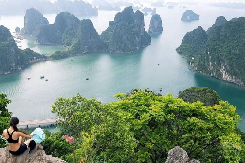 expérience d’escalade en montagne à la baie d'halong