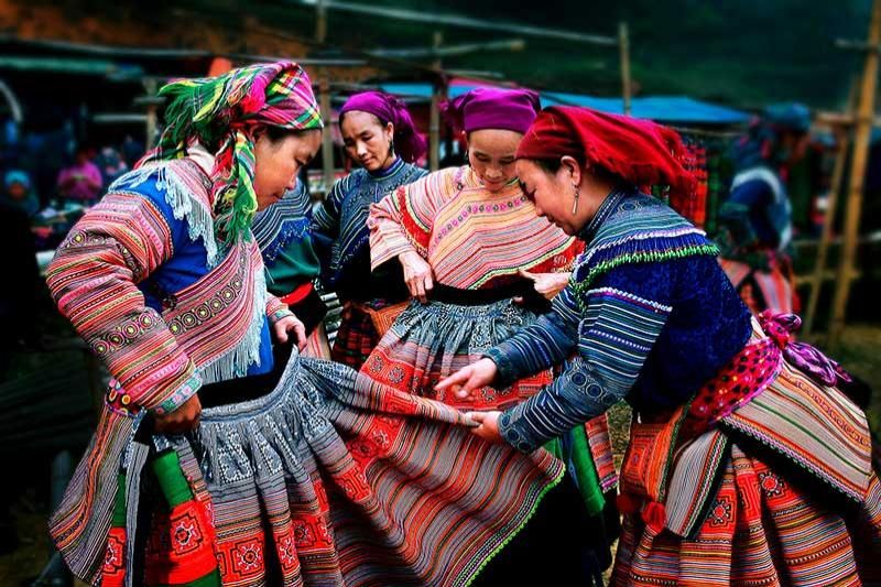 le costumes des hmong