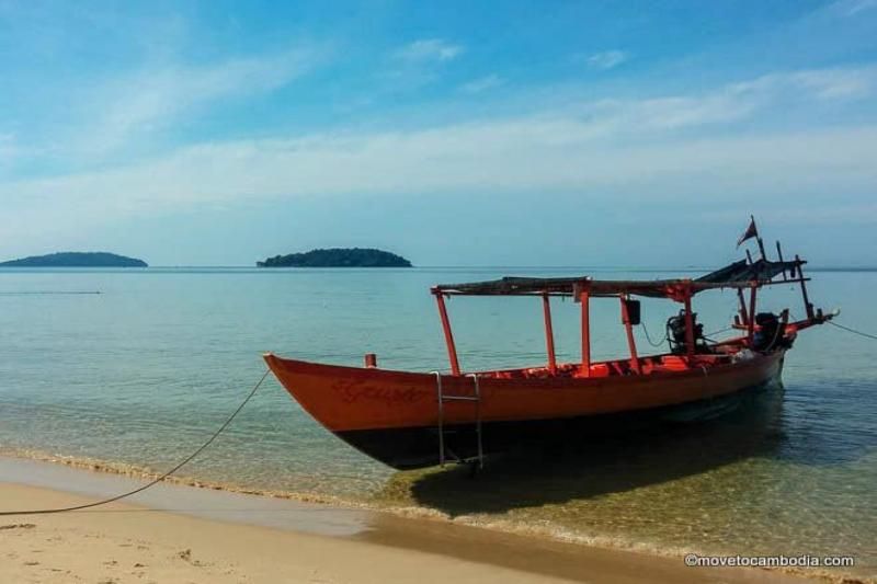 pour rejoindre l’île, il faut louer un bateau et n’oubliez pas l’horaire du départ pour ne pas être en retard. Source : movetocambodia.com