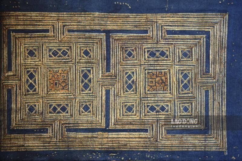 un tissu en indigo prêt à l’usage (source : le journal de lao dong)