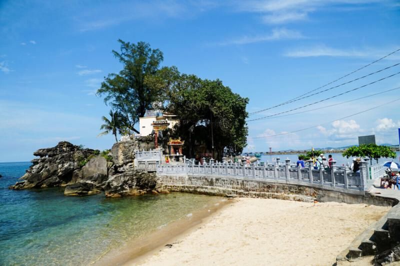 Dinh Cau - un lieu de tourisme spirituel célèbre. Source : visitphuquoc.com