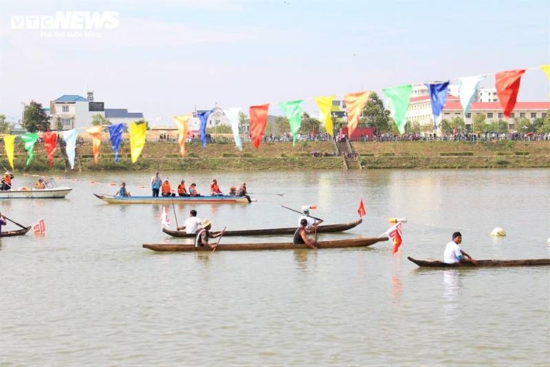 đua thuyền độc mộc-laodong.vn
