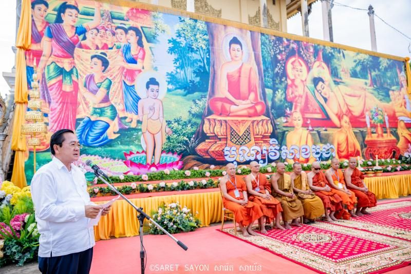les sermons des moines sur les enseignements du bouddha (source : Saret Sayon)