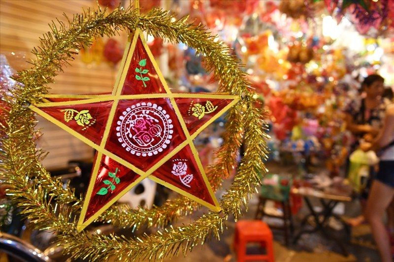 Étoile à cinq branches : la plus iconique, symbole de lumière et d’unité familiale (source : le journal de Lao Dong)