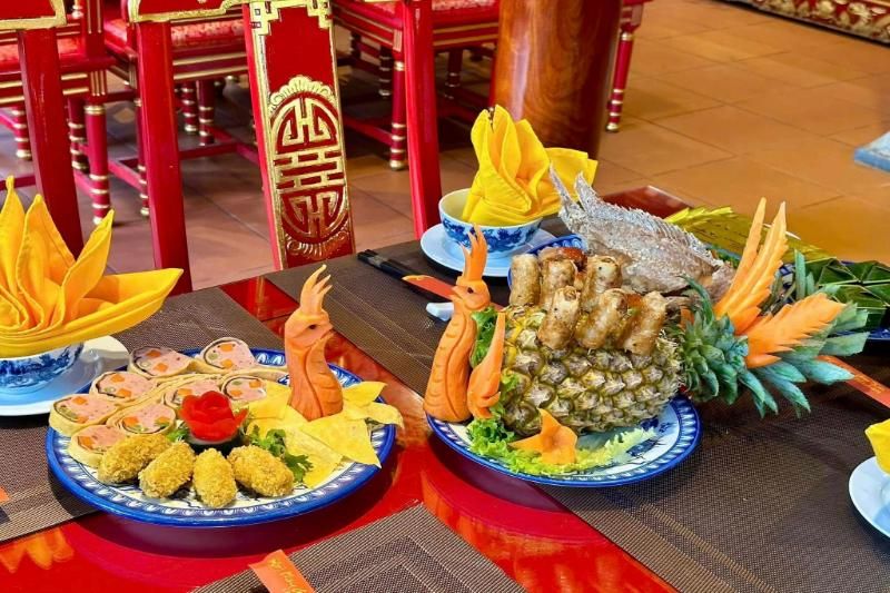 les plats dans le restaurant hue - không gian xưa (1)