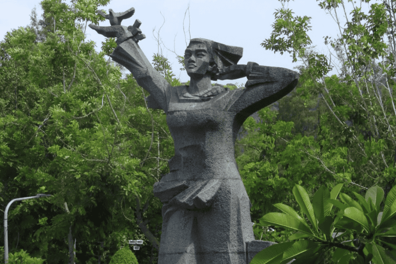 monument présent dans le cimetière cimetière hang duong