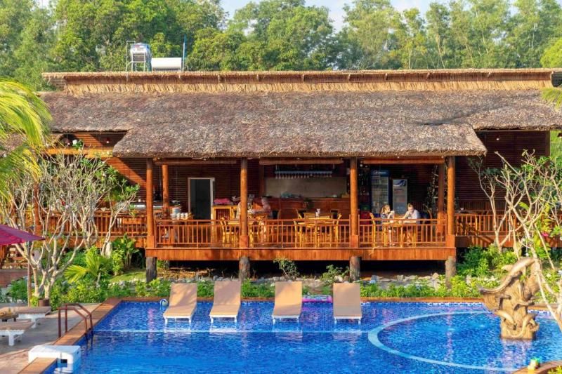 La piscine à l'hôtel. Source : booking.com