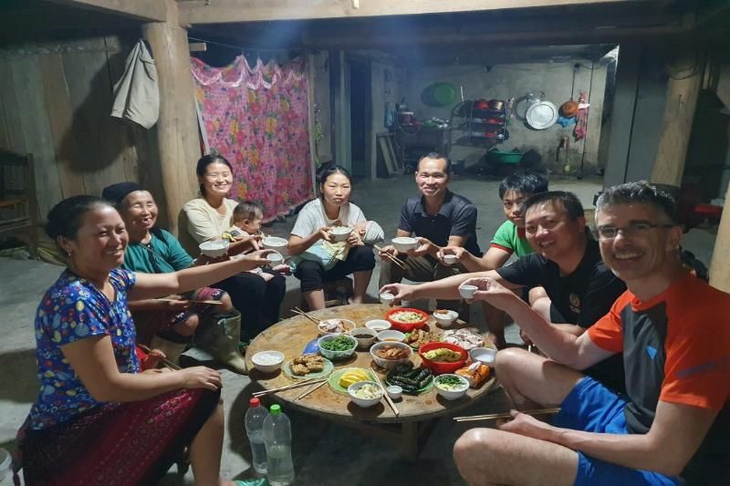 prendre le repas avec les habitants