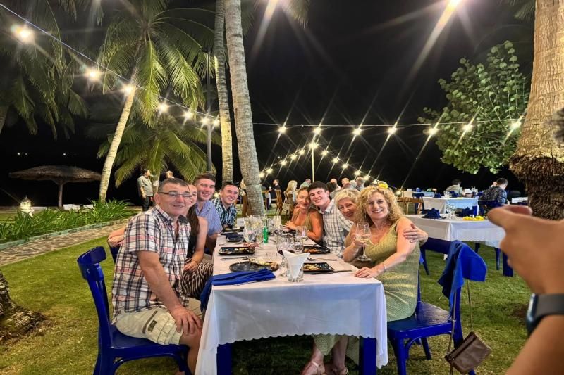 soirée en plein air en famille. Source : l'azure resort & spa