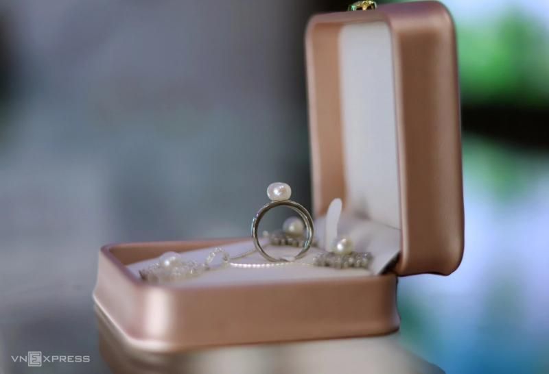 une bague en perles - bijoux au Vietnam