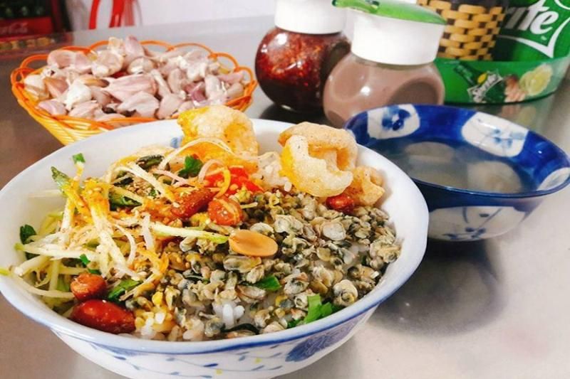 venir au marché dong ba pour déguster les plats locals (1)