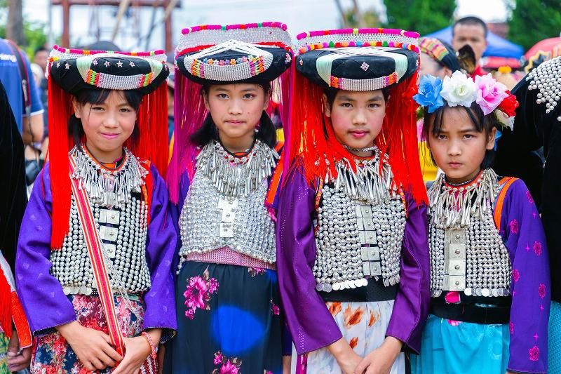les enfants lisu à thailande