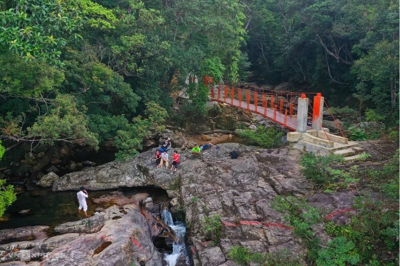 faire du trekking au parc national de Bach Ma (source : vnexpress)