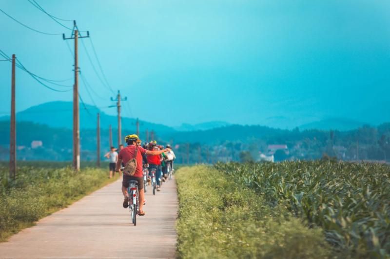 faire du vélo autour de village