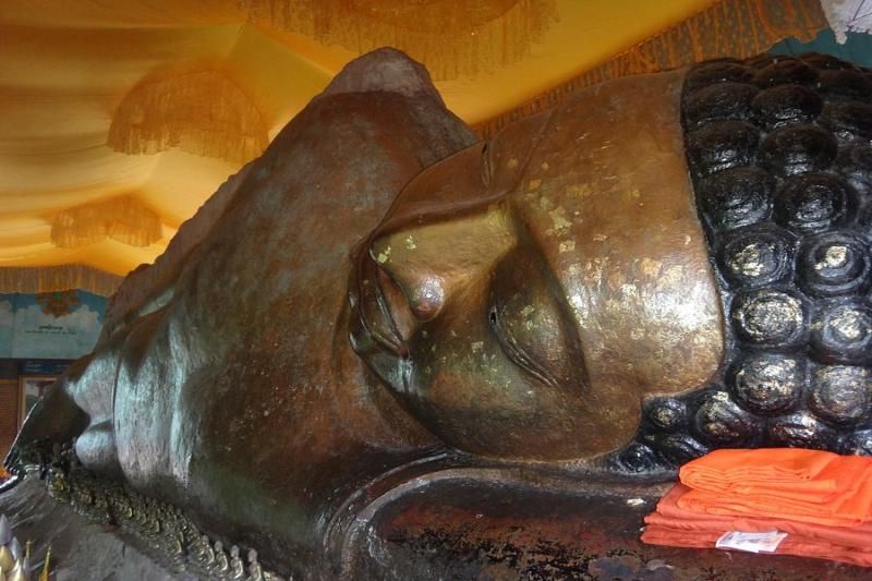 le grand status de bouddha dans preah ang thom