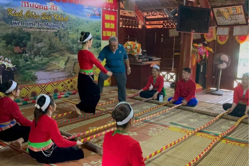 danser le Sap (source : guide Xuan Son)