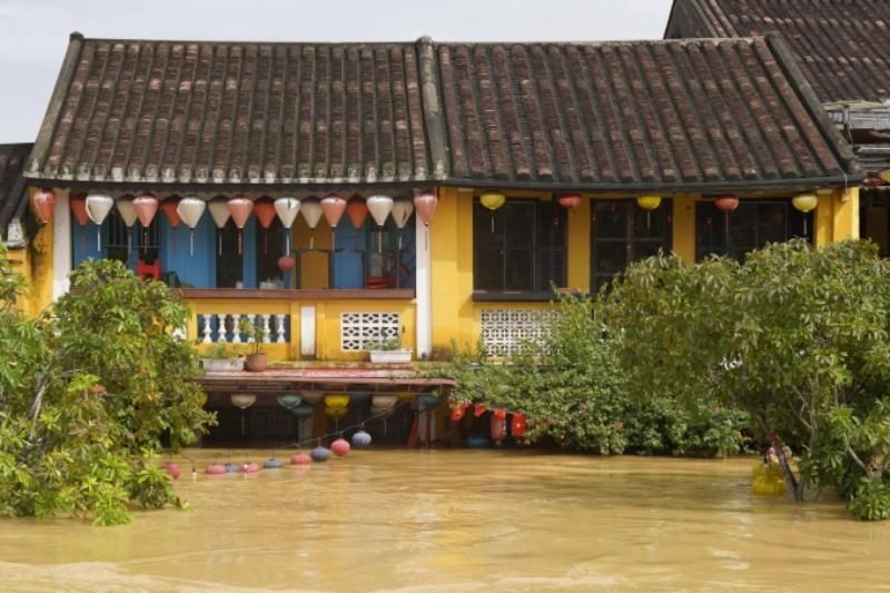 la vieille ville de hội an au plus fort de la crue, le matin du 30 octobre.