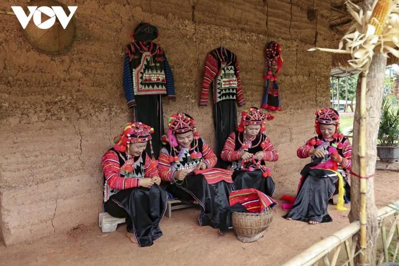 les ha nhi au village de ta ko khu