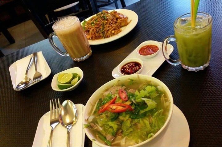 Le thé au lait malais est une boisson incontournable de Kampung Melayu