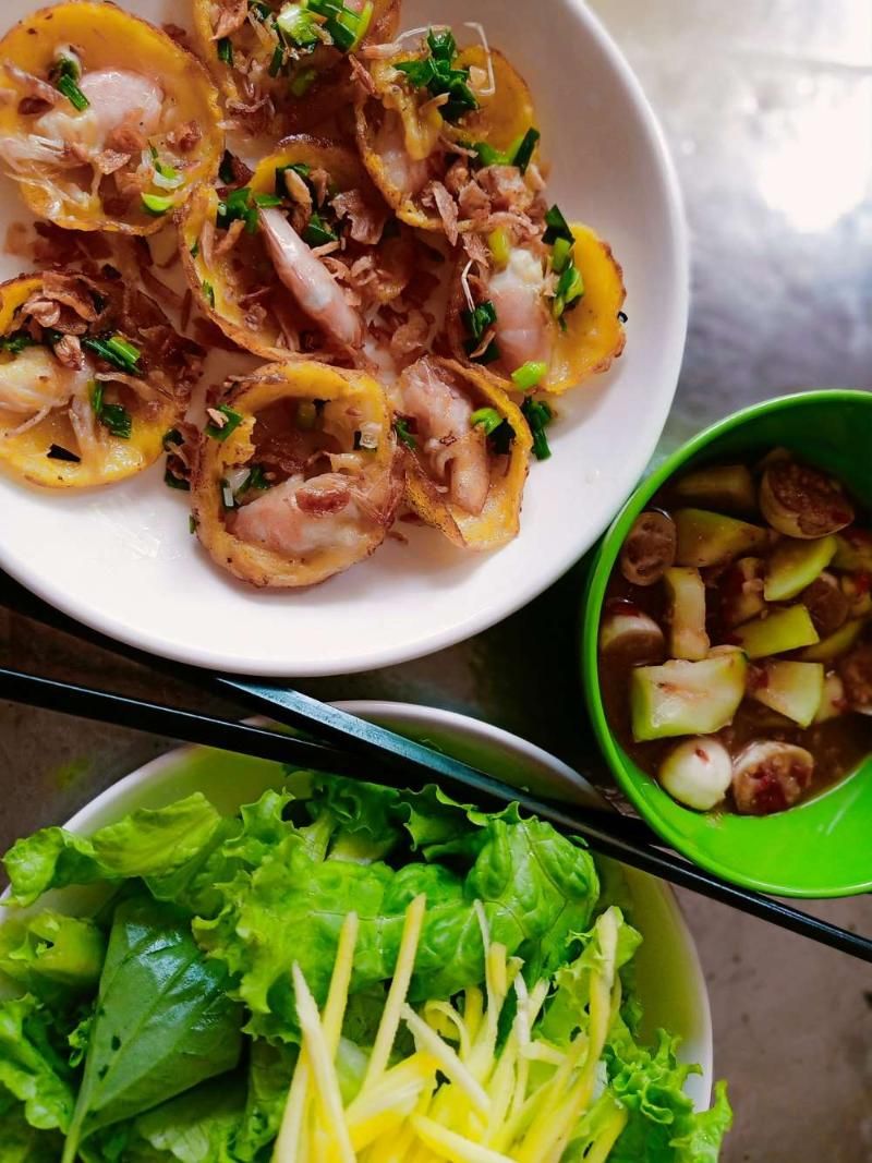 banh khot - avec la sauce speciale mam ca - une specialite du province gia lai (1)