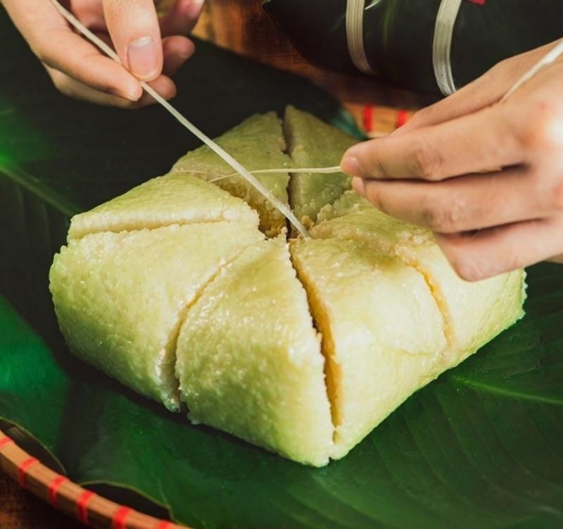 le facon pour couper le gateau banh chung (1)