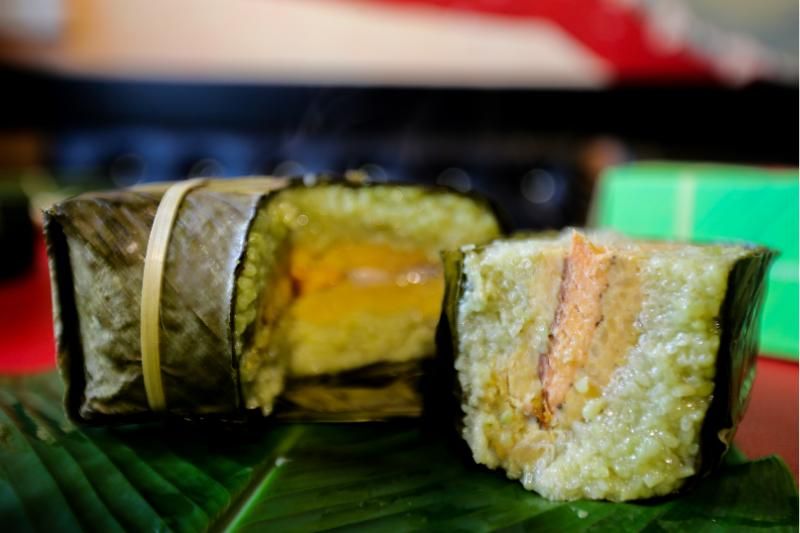 le gâteau de riz gluant au saumon (le journal de thanh nien)