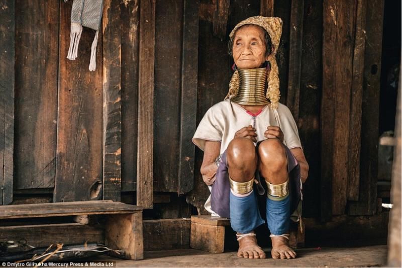 les femmes girafes - la beauté et la richesse (le journal de ha tinh)