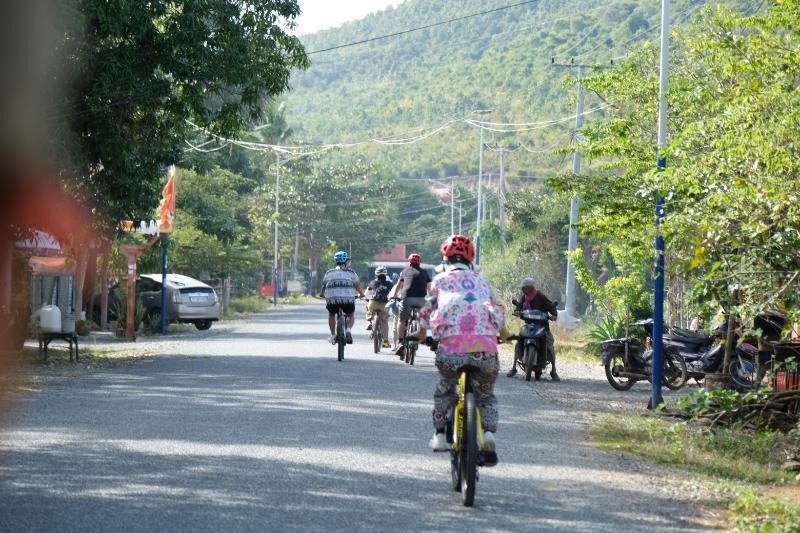 rejoindre avec groupe pour aller au village kampong chhnang