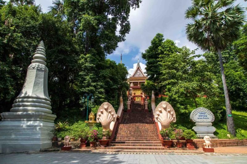Wat Phnom - un temple emblématique au Cambodge (source : phattuvietnam.net)