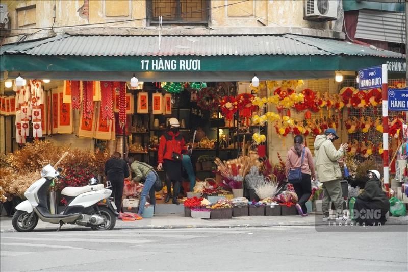decoraciones rojas del nuevo año lunar en vietnam (fuente el periódico lao dong)
