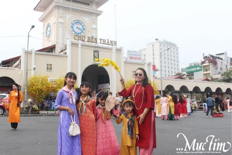 frente al mercado de ben thanh