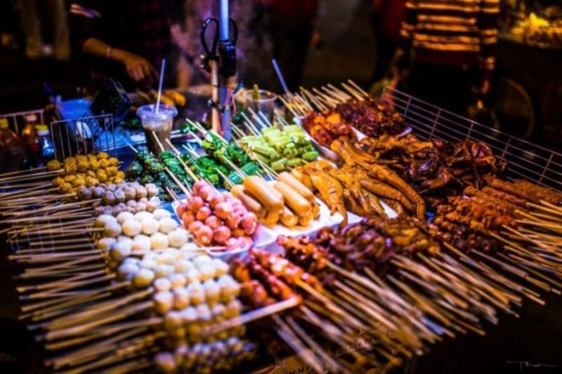 la comida callejera una experiencia muy especial al viajar a tailandia