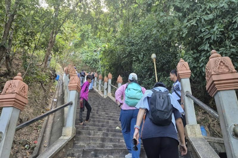 la entrada para ir a la colina de oudong