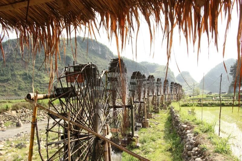 las ruedas de agua de bambú en pu luong, en el norte de vietnam las ruedas de agua de bambú en pu luong, en el norte de vietnam