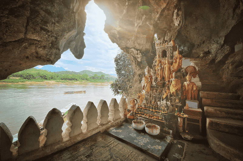 las sagradas cuevas de Pak Ou en Luang Prabang, Laos