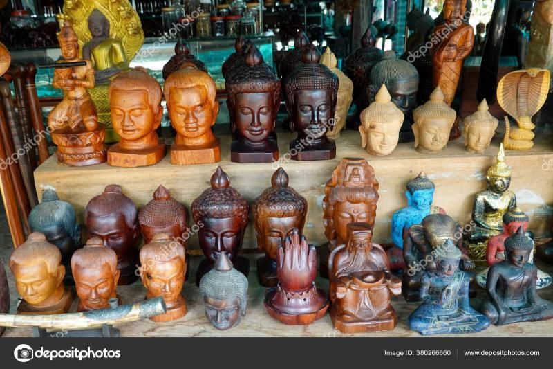 Las esculturas de madera en Camboya representan el saber hacer artesanal del país, una elección perfecta cuando te preguntas: ¿Qué compras en Camboya?