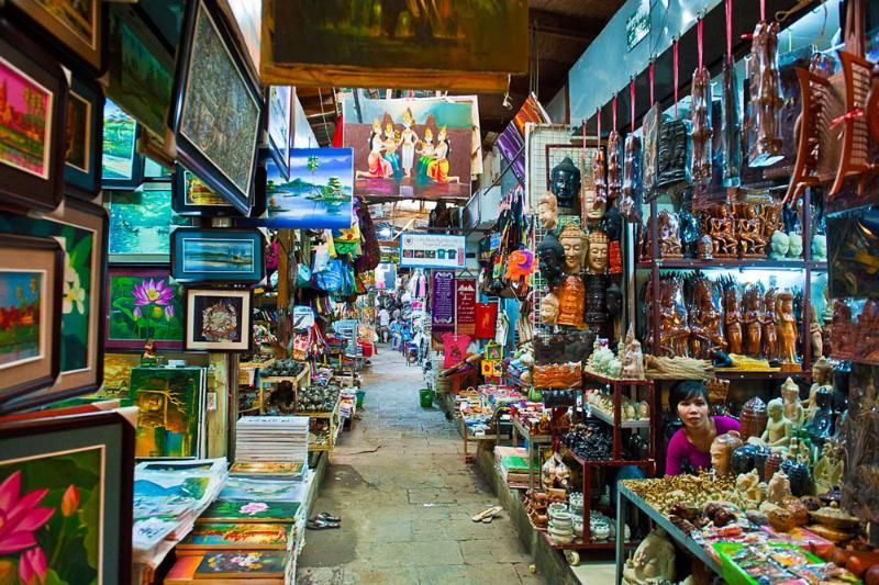 El mercado de Phnom Penh es el lugar ideal para descubrir productos locales y artesanales, una parada imprescindible cuando te preguntas: ¿Qué compras en Camboya?