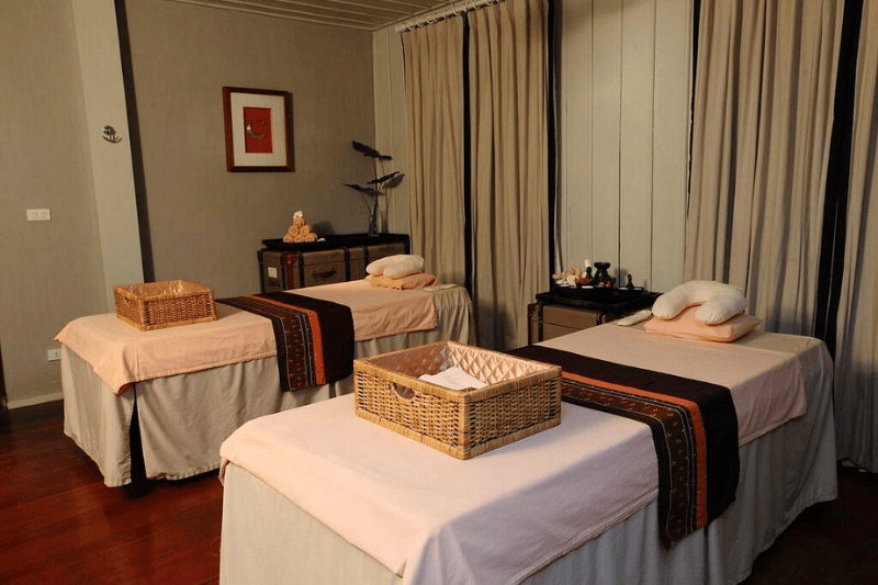 masaje tradicional laosiano en Luang Prabang