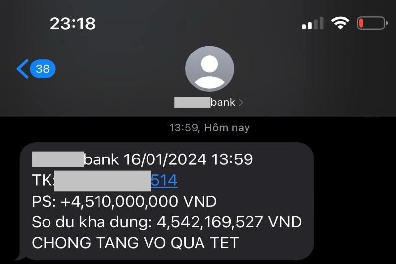 mensaje de transferencia enviado a la cuenta de su esposa por un marido para responder a ¿Qué regalar a una mujer vietnamita?