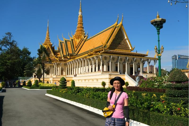 porter une tenue respectueuse pour visiter le Palais Royal (source : Hieu Tuyen)