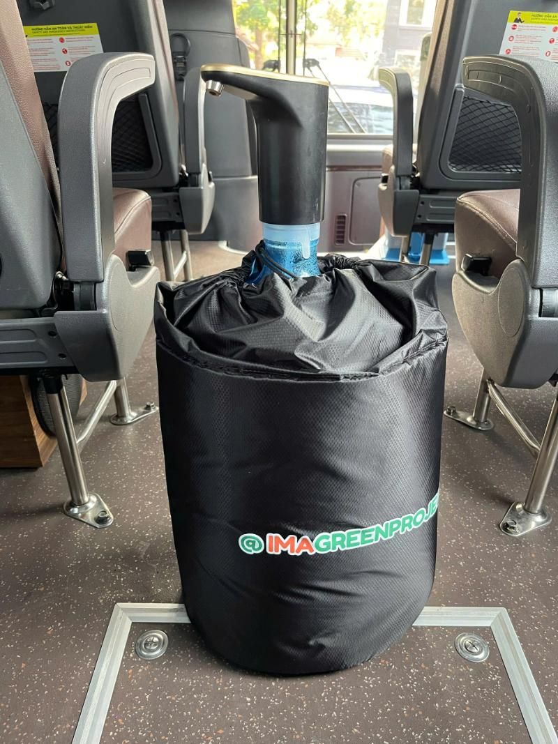 Les voyageurs peuvent remplir leur gourde à tout moment pendant le trajet