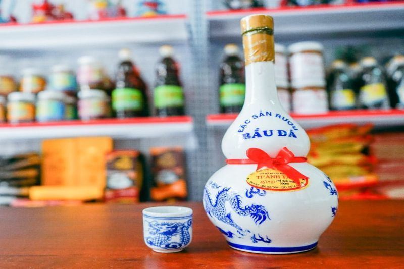 ruou bau da - una de las bebidas alcoholicas vietnamitas fuente du lich ba mien
