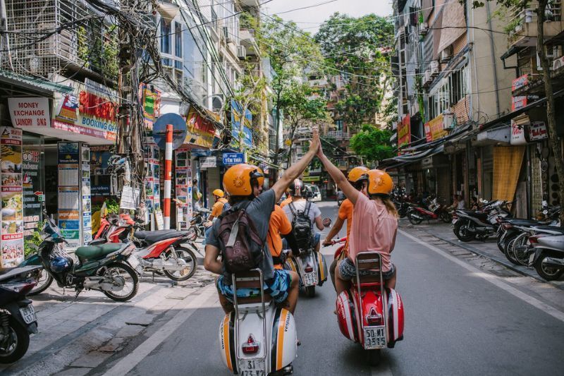 tour-vespa-a-hanoi