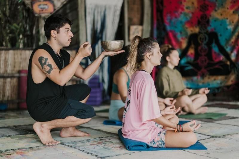 una sesión de sanación con sonido (sound healing) es una experiencia profundamente relajante