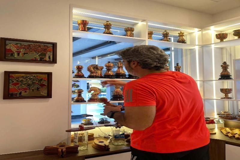 Esta exposición de pinturas contemporáneas en el JW Marriott muestra el lado artístico y sofisticado de la isla, una experiencia inesperada para quienes se preguntan: ¿Qué hacer a Phu Quoc?