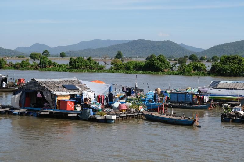 les villages de peche au cambodge sur le fleuve tonlé sap