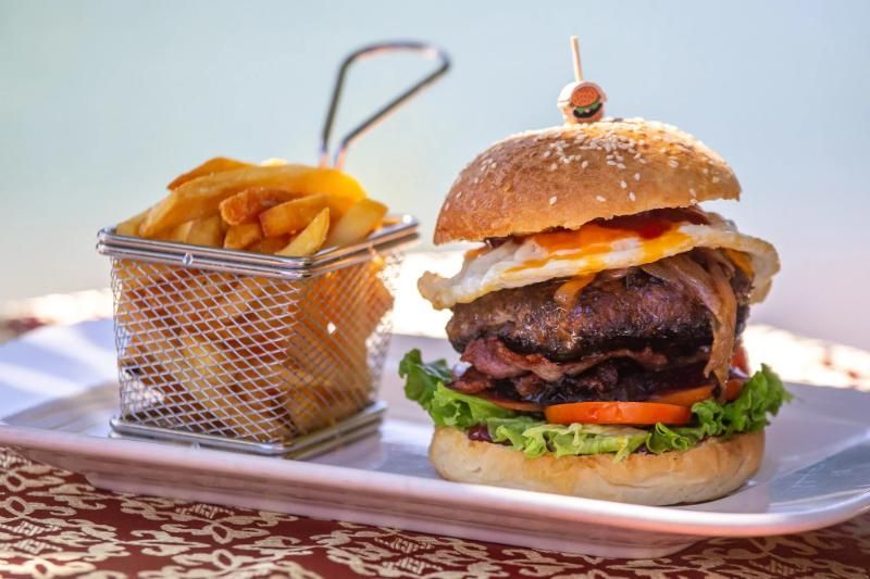 hamburguesas y patatas fritas (hang động phong nha)