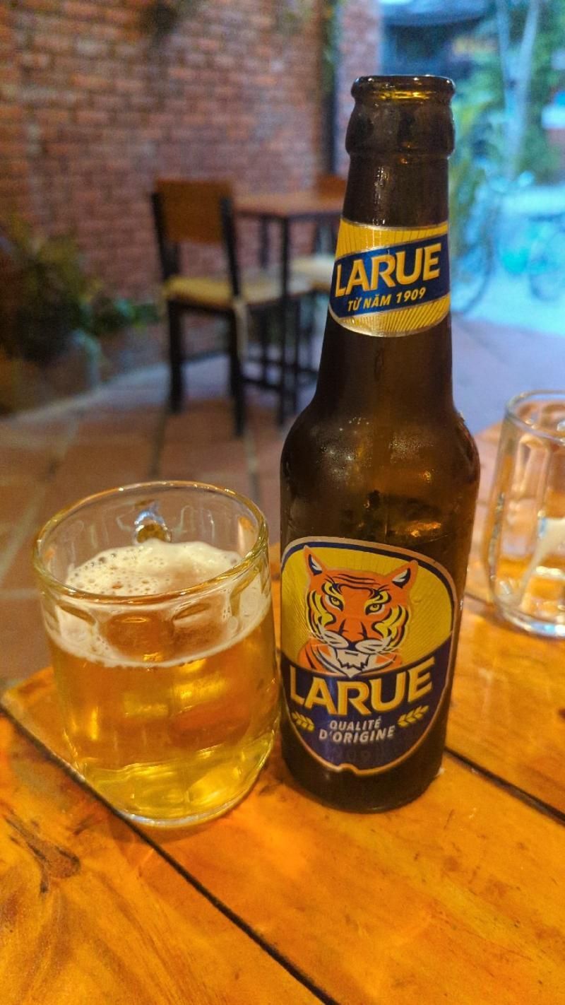 la calle en botella con el logo del tigre naranja (pint please)