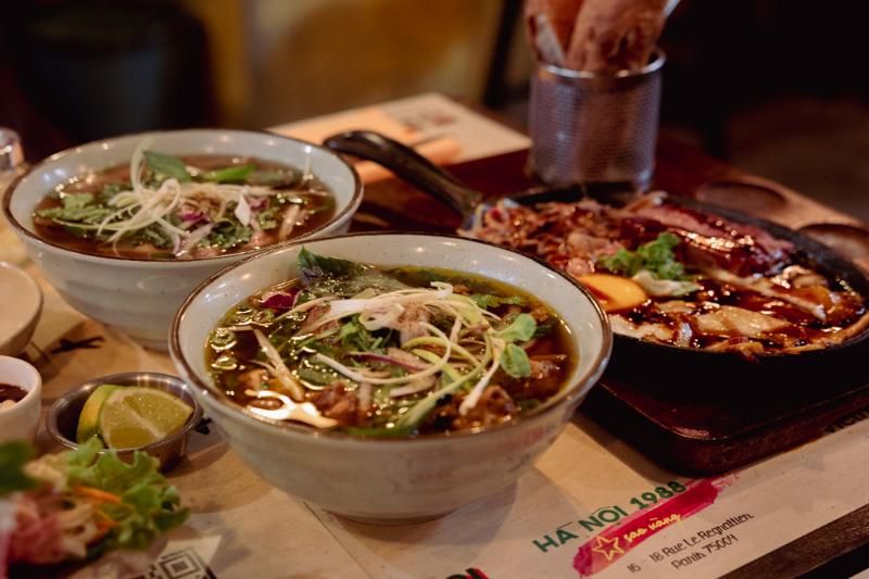 pho dans le restaurant vietnamien hanoi 1988 (1)