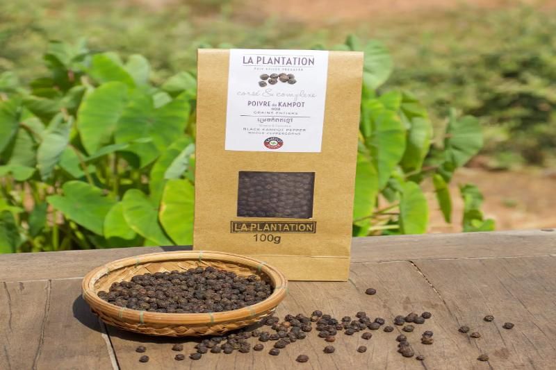 un emballage compact, léger et facile à emporter — parfait comme souvenir - source la plantation